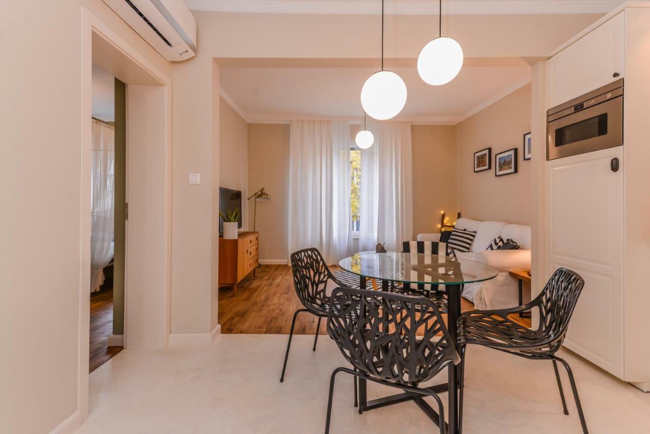 Cо́Coellie - Aesthetic 2Bd Apt Near National Palace By Flat Mаnager Szófia Kültér fotó